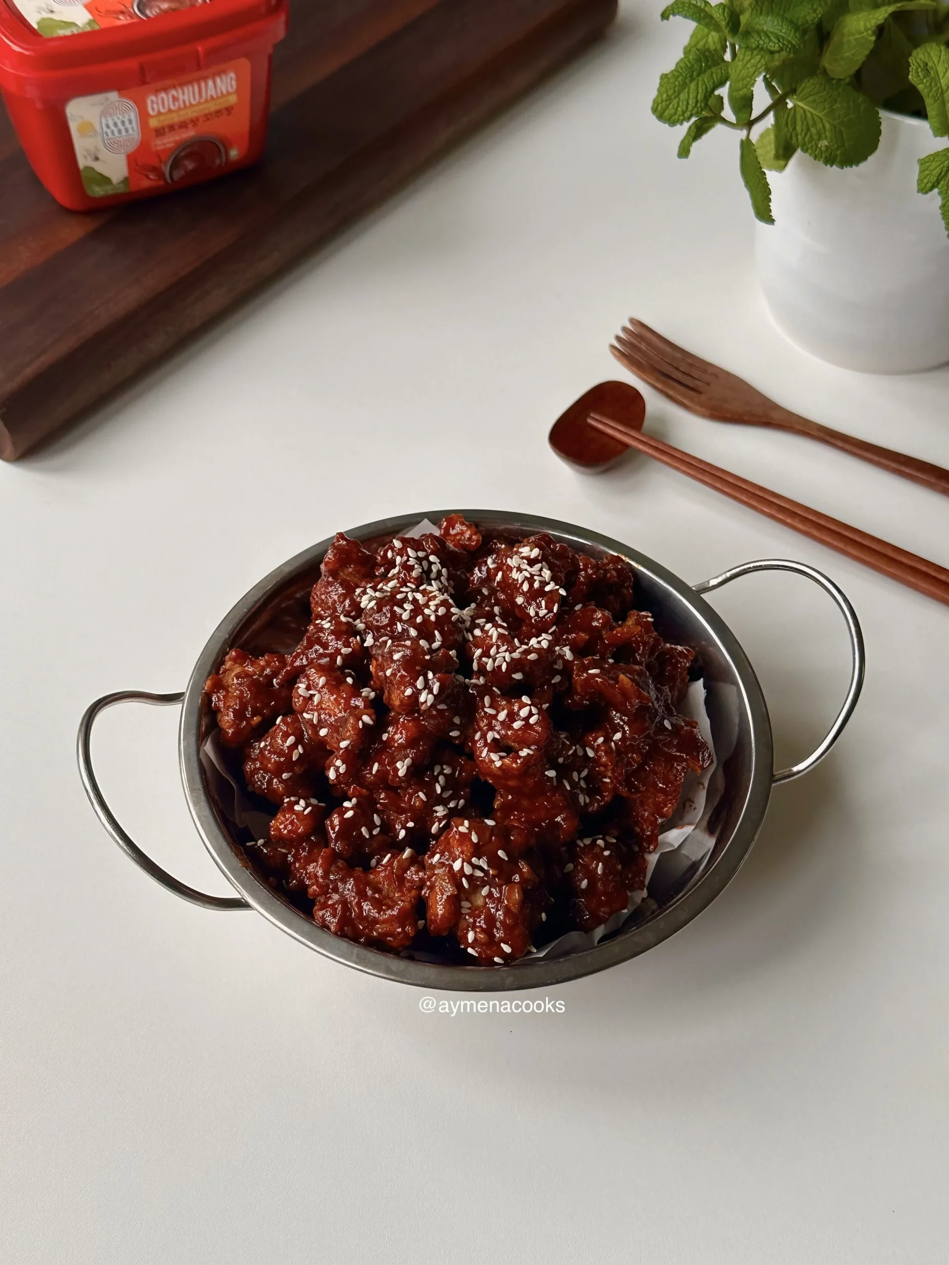 korean fried chicken (yangnyeom chicken)