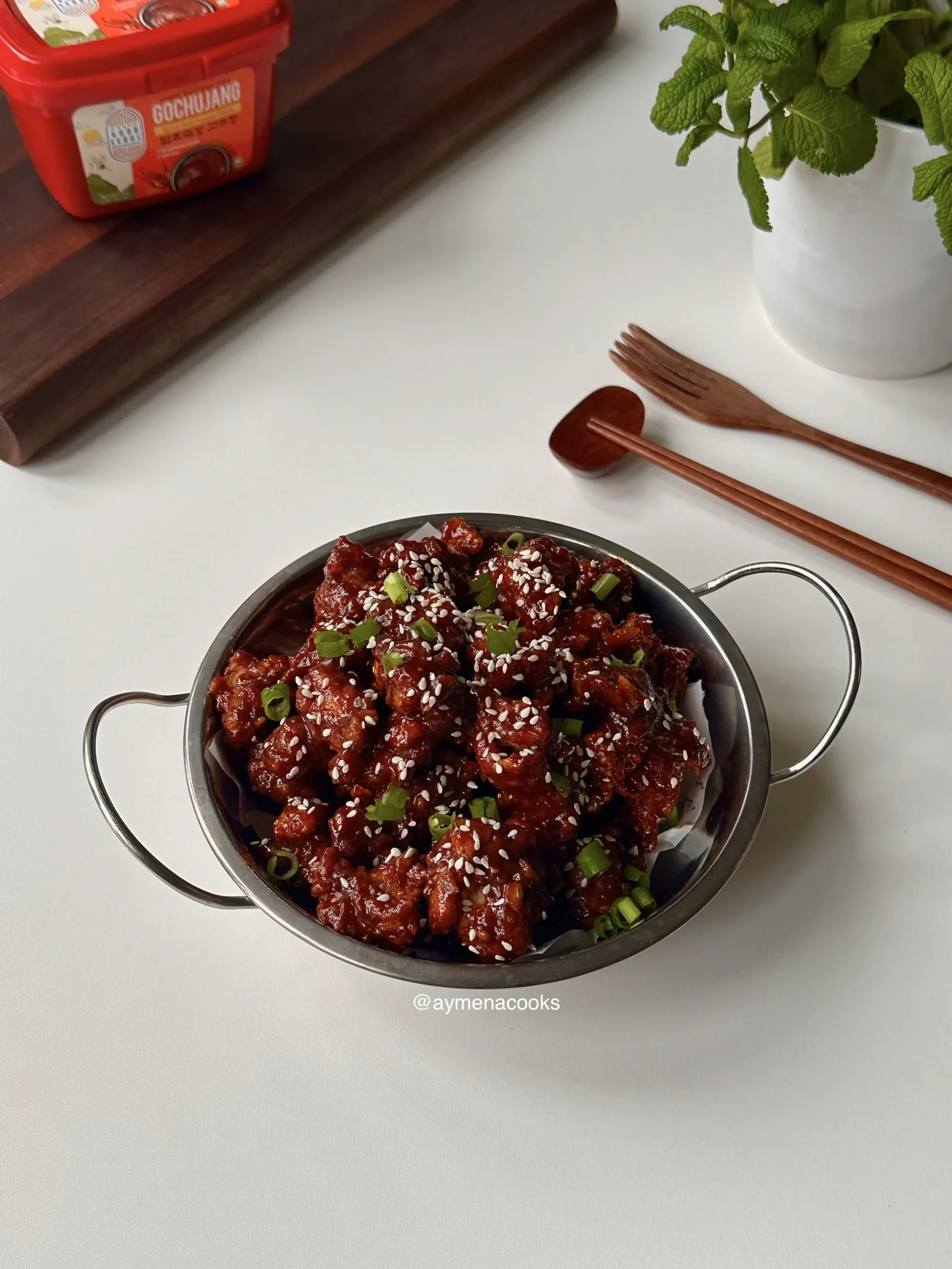 korean fried chicken (yangnyeom chicken)