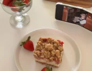 strawberry cheesecake bars