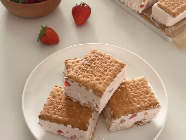 strawberry ice cream sandwich