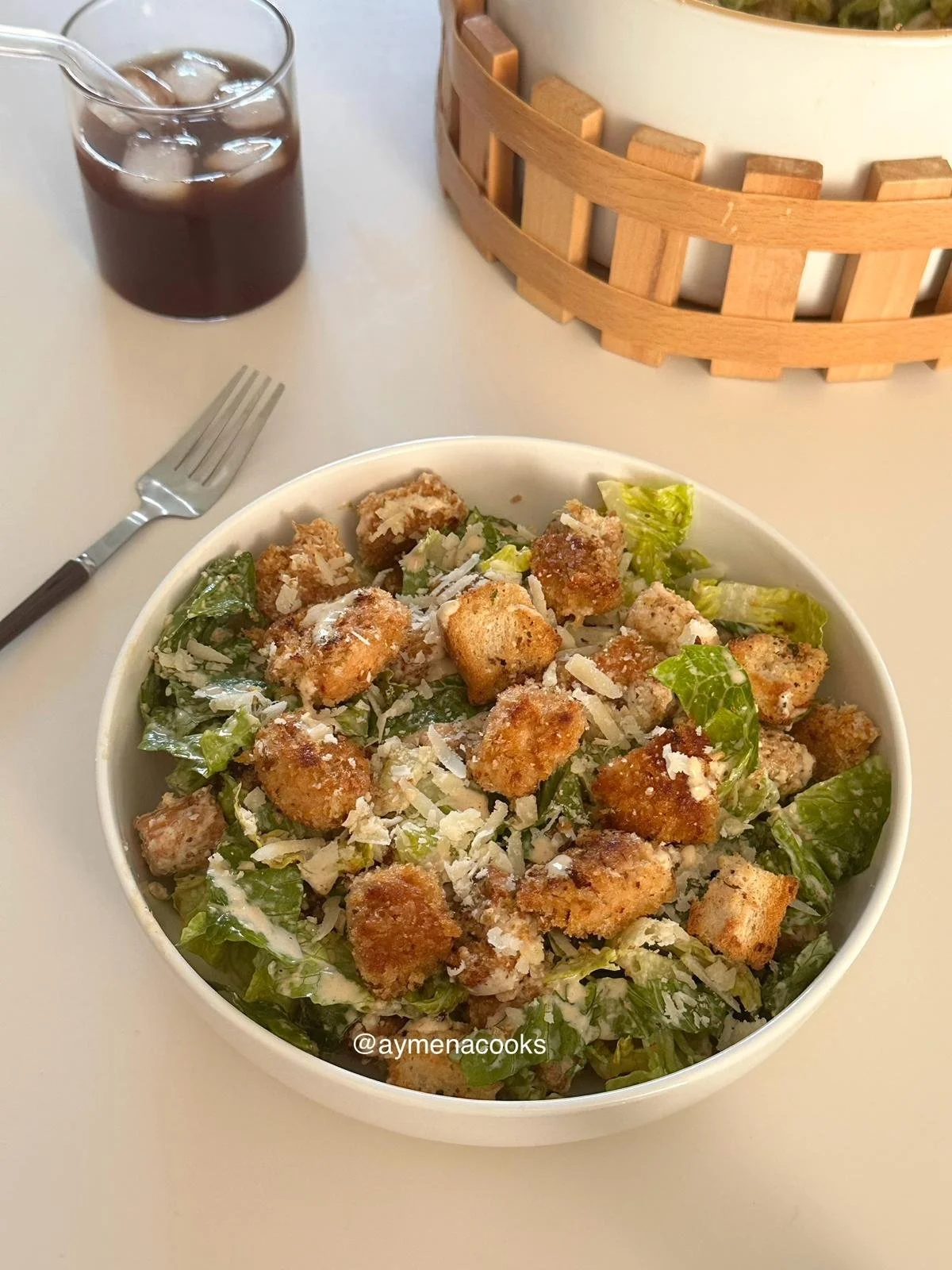chicken caesar salad with crispy chicken
