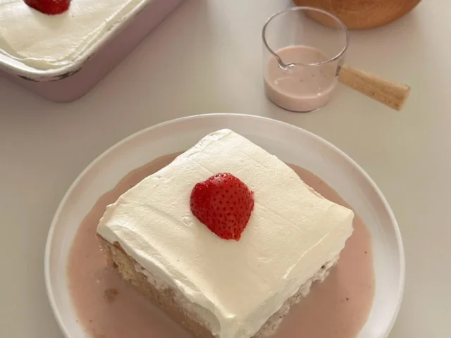 strawberry tres leches cake