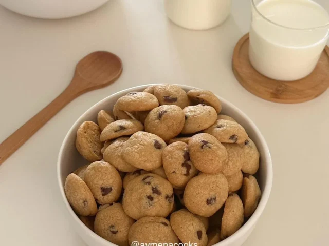 mini chocolate chip cookies