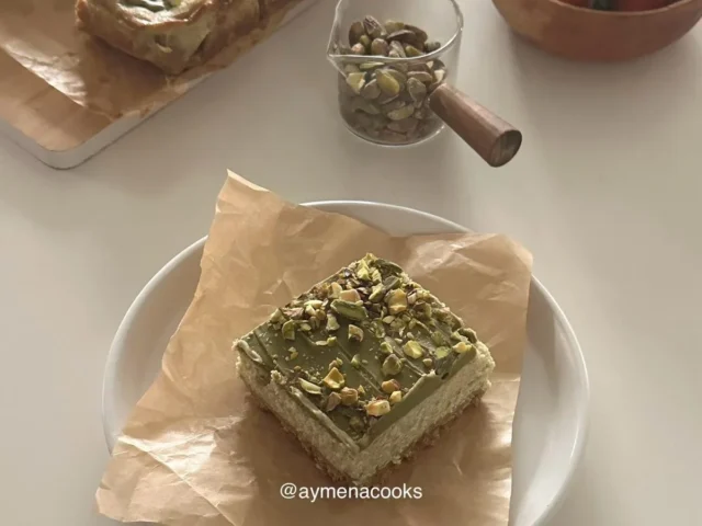 pistachio cheesecake bars