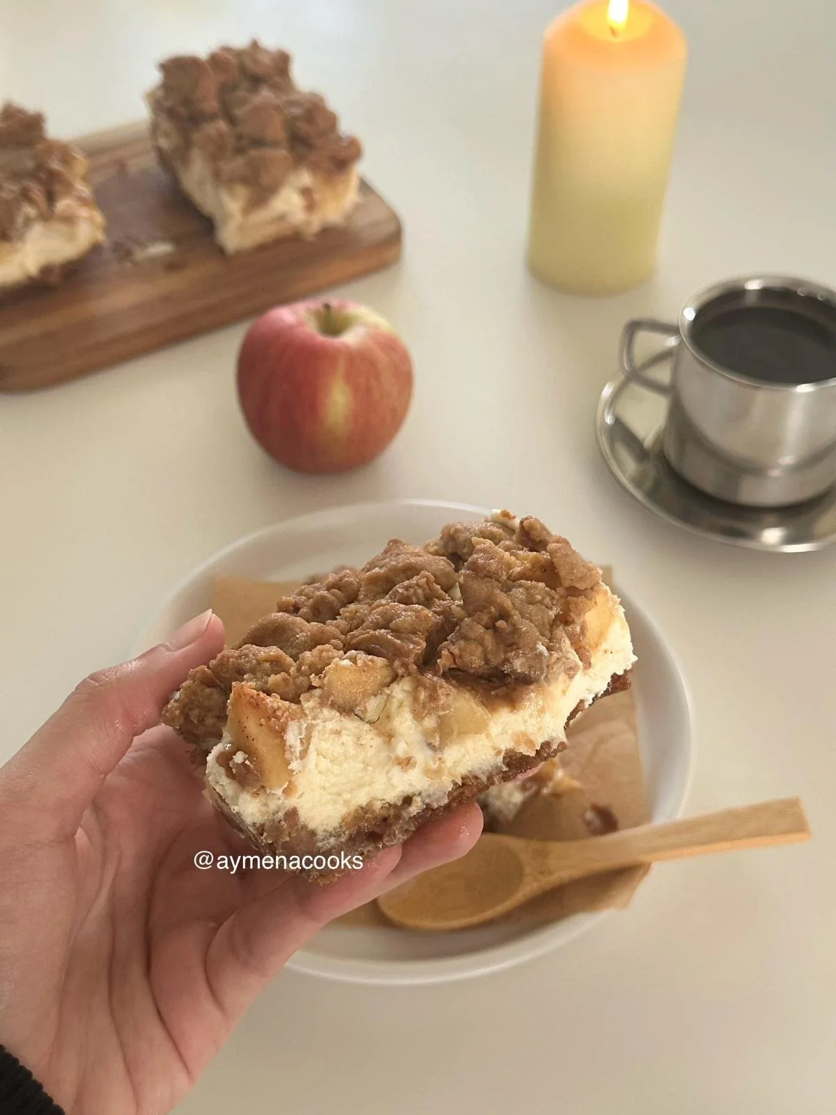apple cheesecake crumble bars