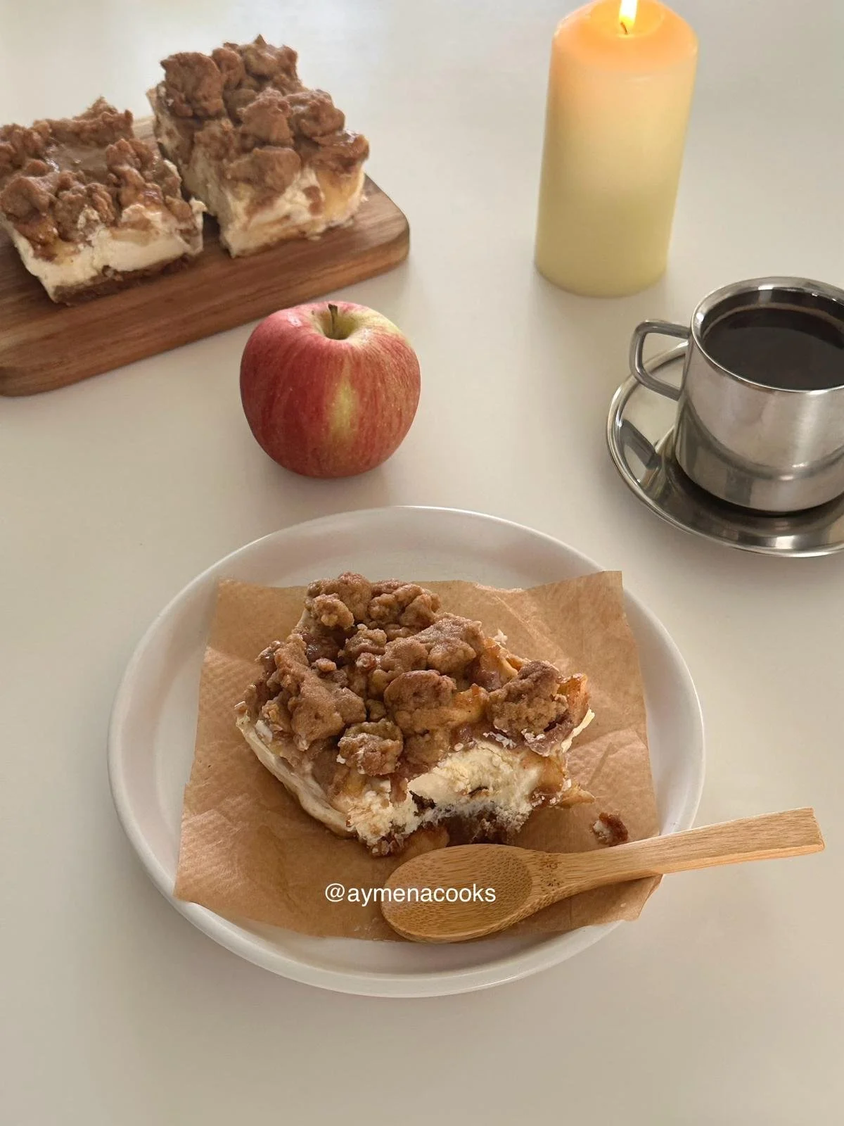 apple cheesecake crumble bars