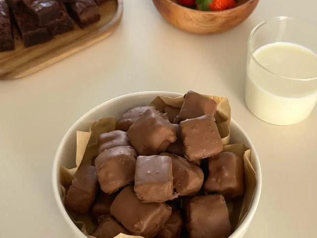 chocolate covered brownie bites