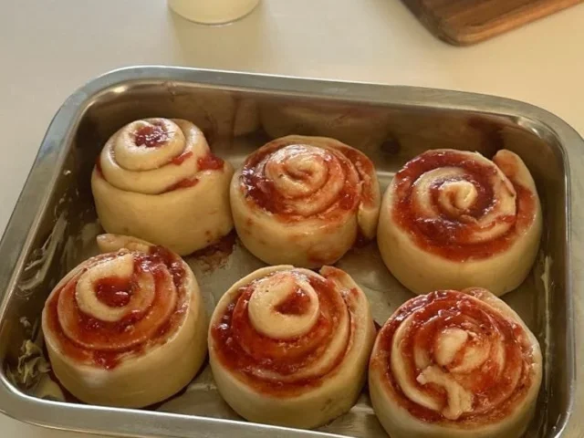strawberry cheesecake rolls