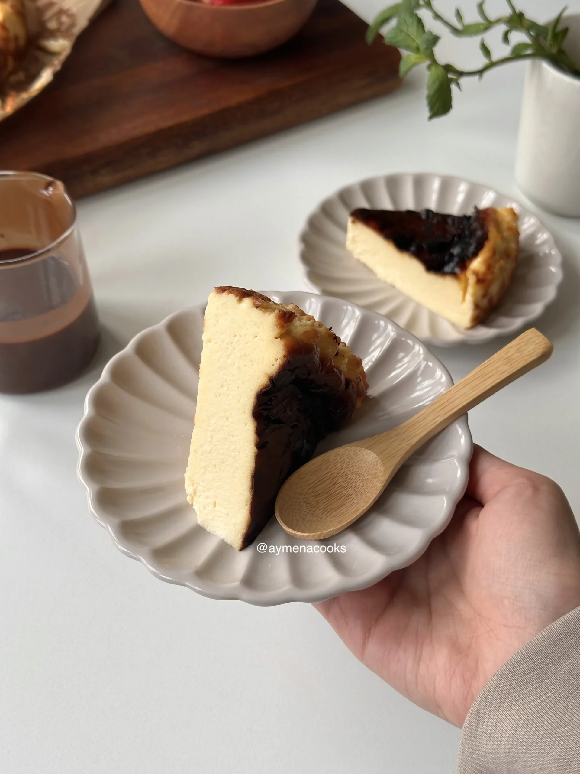 burnt basque cheesecake with chocolate sauce